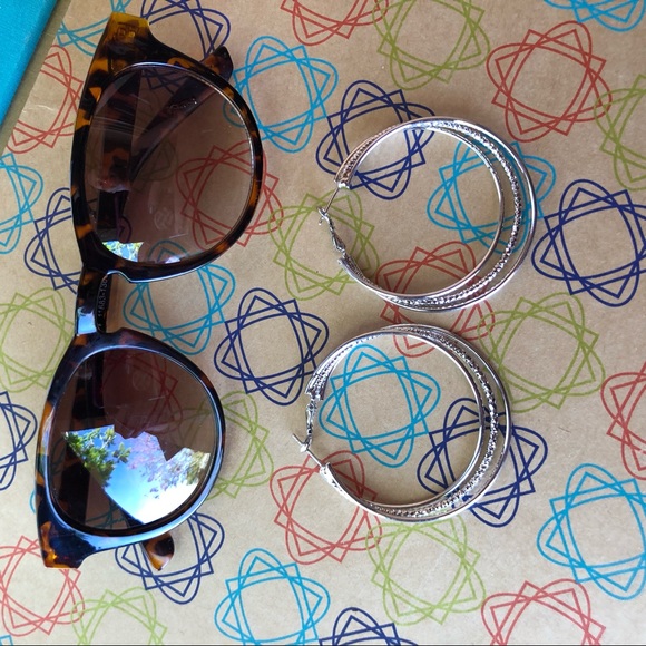 Hoop Earrings - Picture 3 of 4